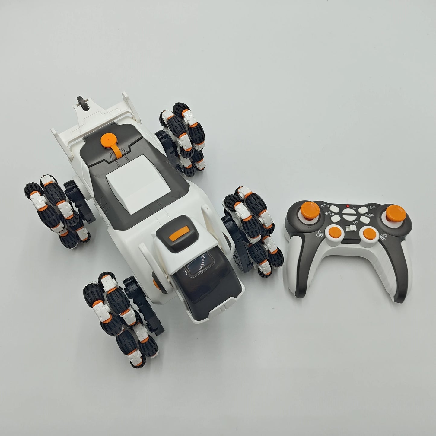 This electric remote-controlled smart robot dog kit includes a spray function, remote control, and accessories, perfect for children's exploration and entertainment.